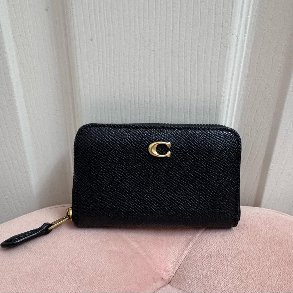 Coach Essential Small Zip Around Card Case